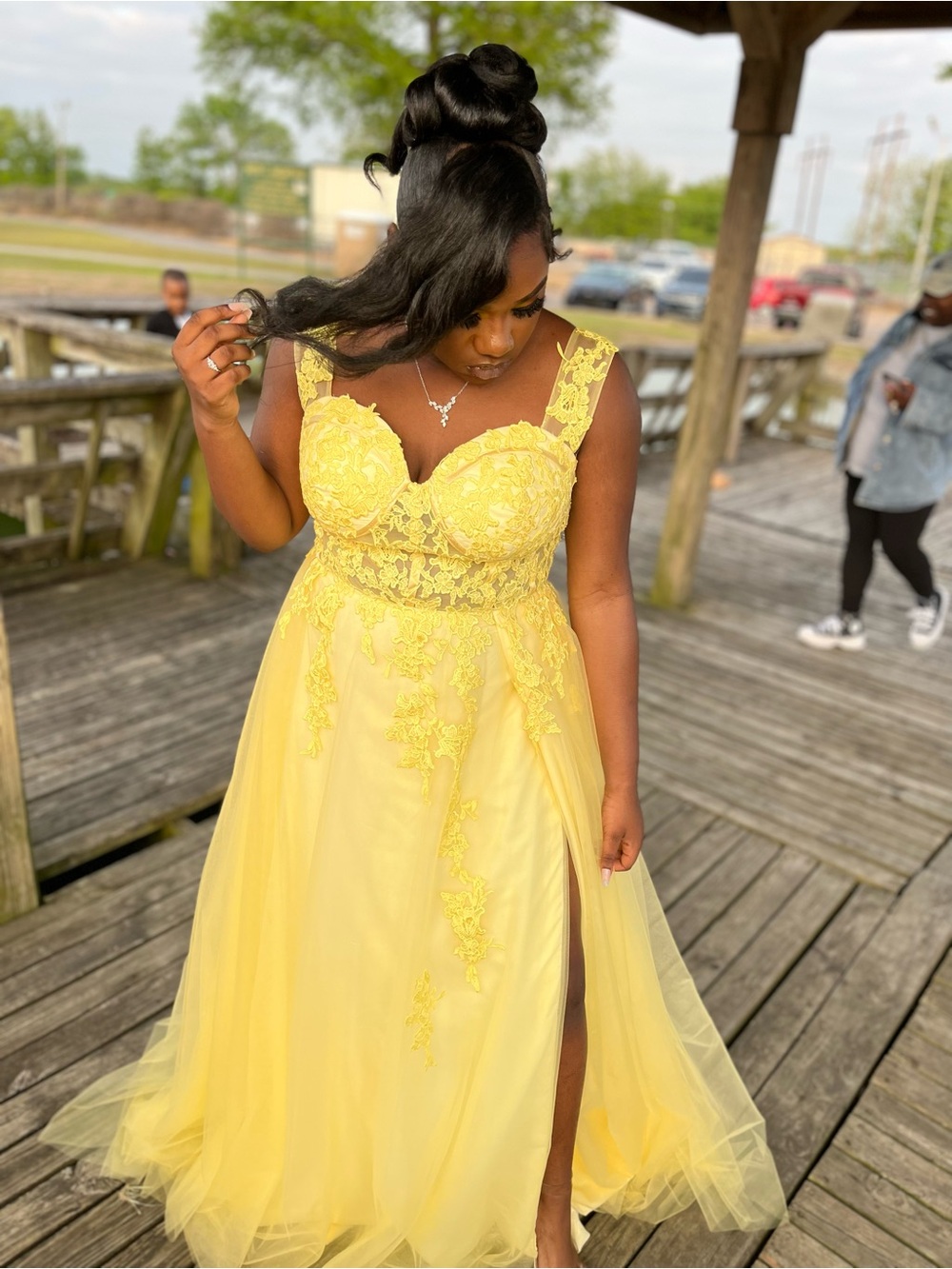 Elegant Yellow Lace Evening Dress